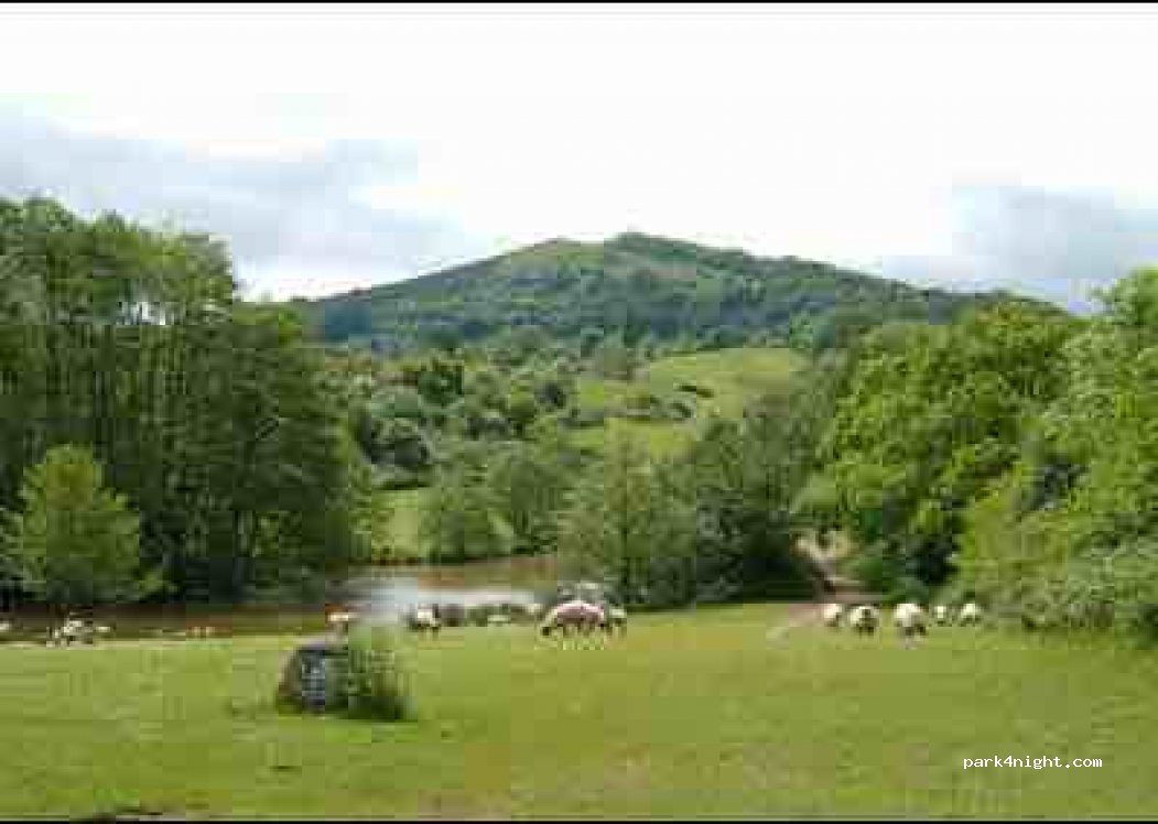 (WR13 6AA) Malvern - Unnamed Road — foto