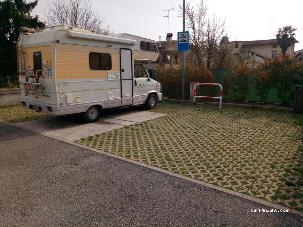 (33085) Maniago - 2 Via Battiferri — foto