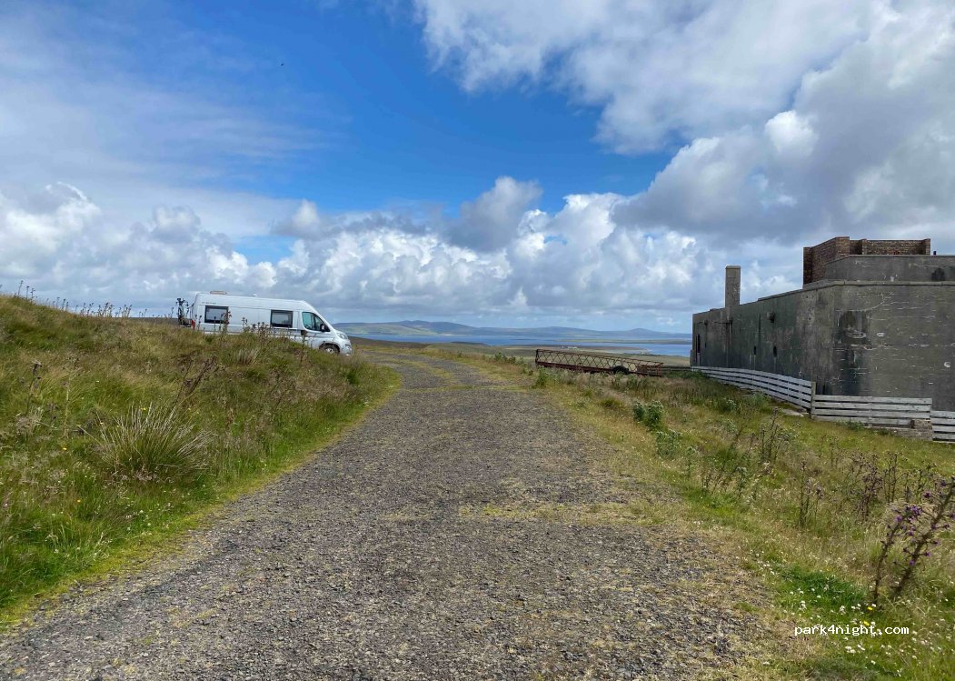 (KW16 3NU) Lyness - Unnamed Road — foto