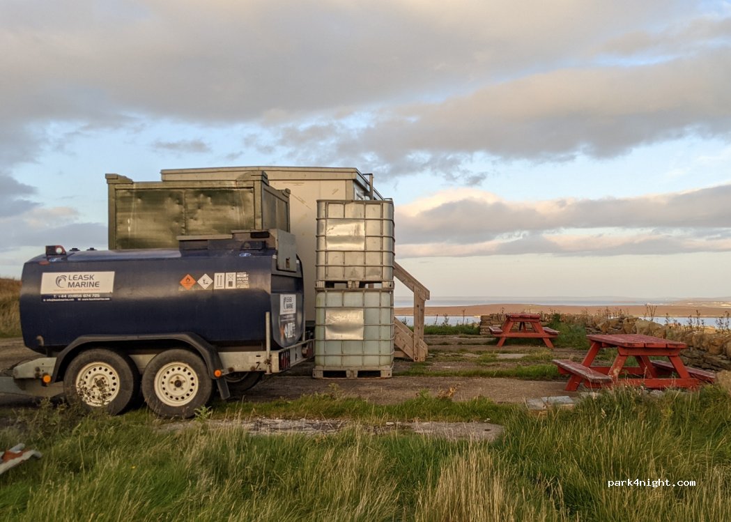 (KW16 3NU) Lyness - Unnamed Road — foto 3