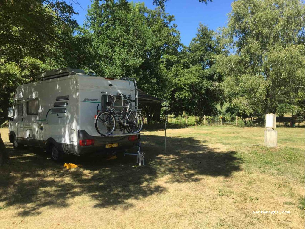 Camping des 3 fontaines — foto