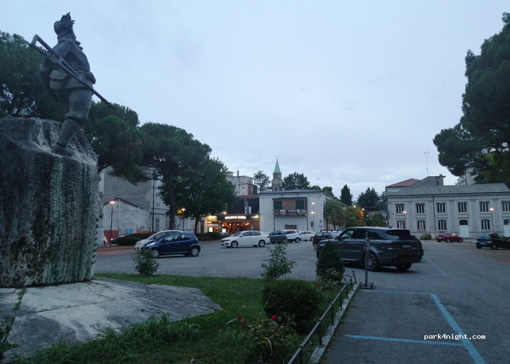 (34170) Gorizia - 39 Piazza Cesare Battisti — foto