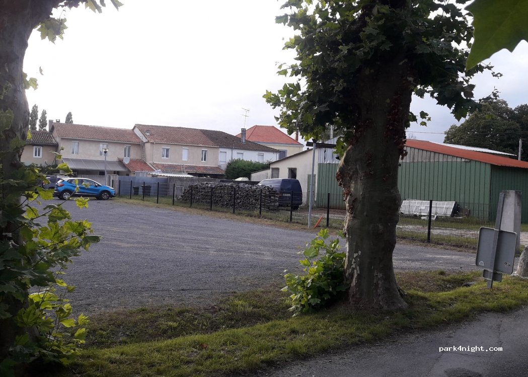 (33830) Belin-Béliet - 2 Allée des Platanes — foto