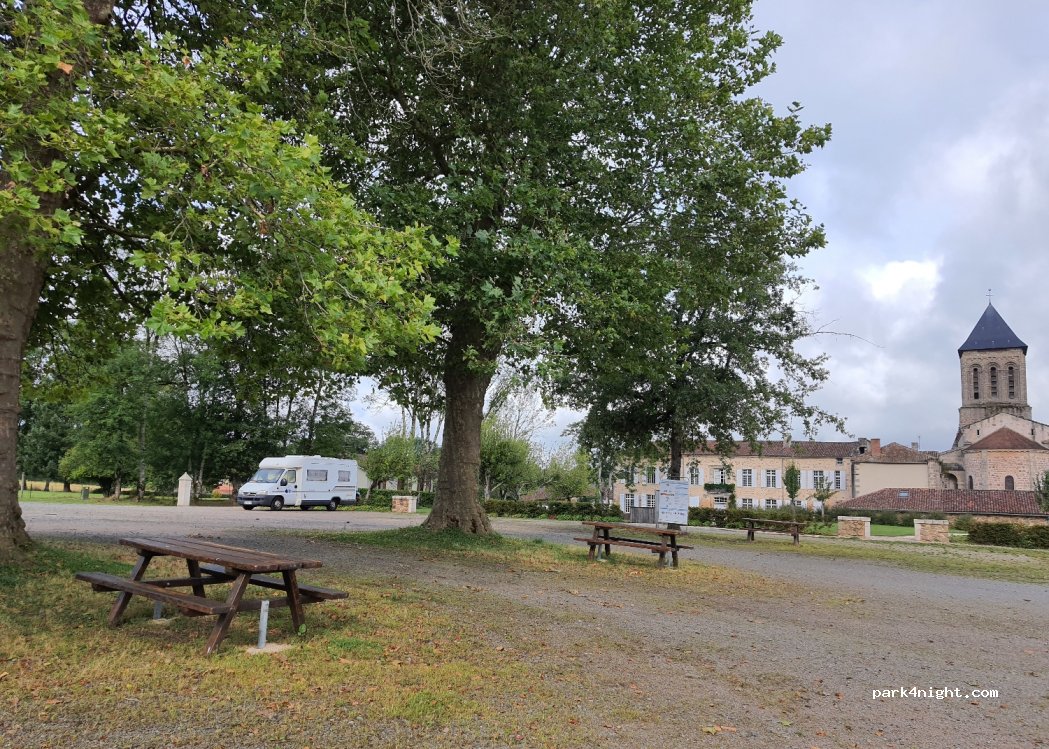 (16420) Lesterps - 6 Rue de la Mairie — foto 2