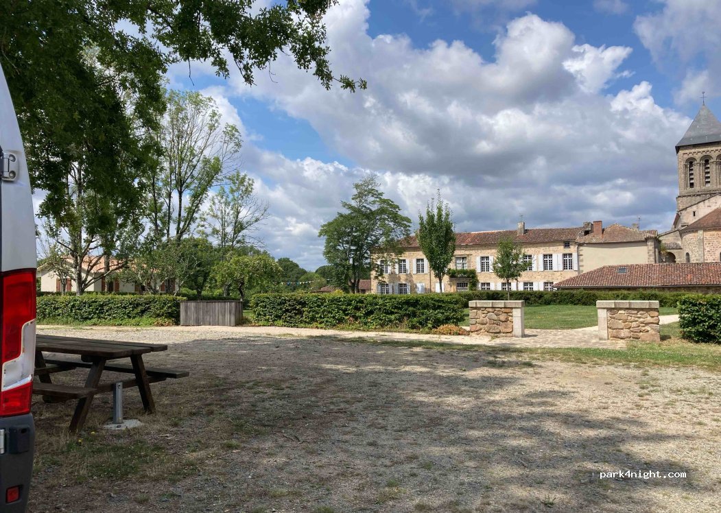(16420) Lesterps - 6 Rue de la Mairie — foto 3