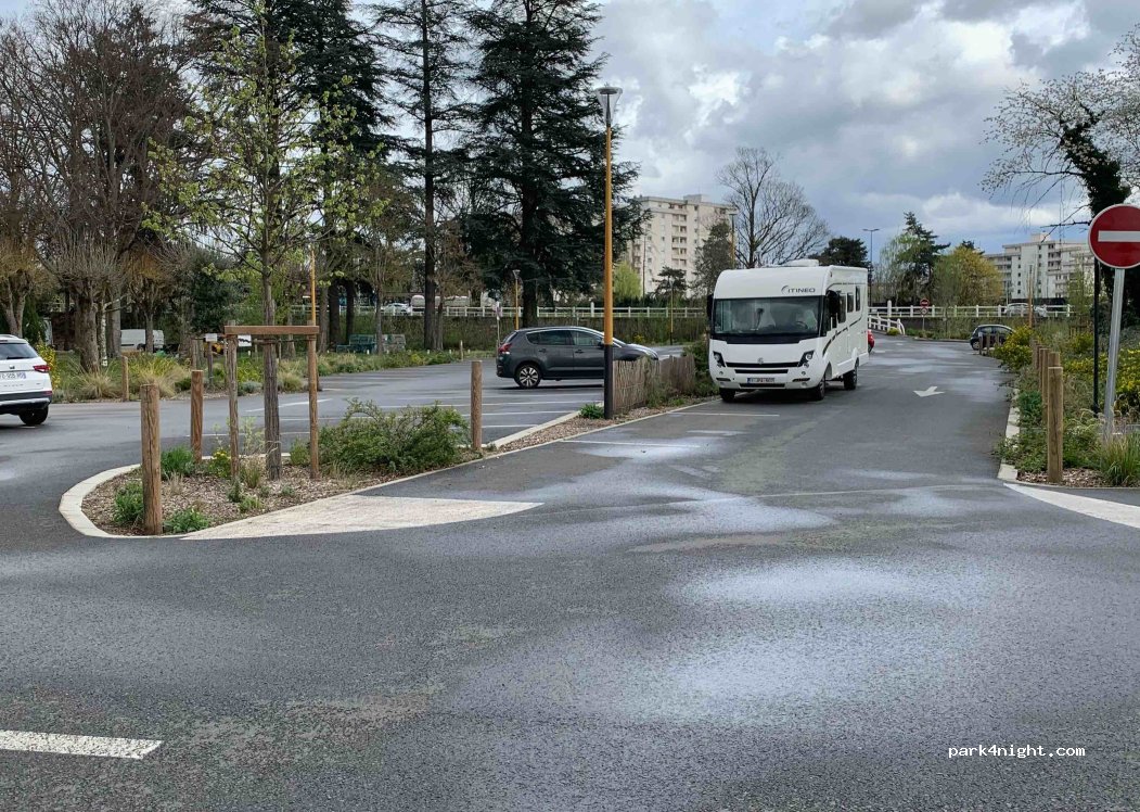 (03700) Bellerive-sur-Allier - 4 Avenue de la République — foto 4