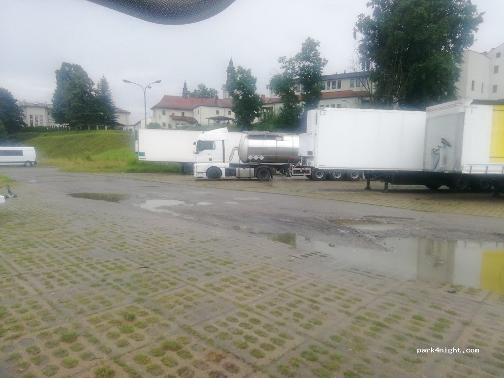 (33-300) Nowy Sącz - 40 bulwar Narwiku — foto