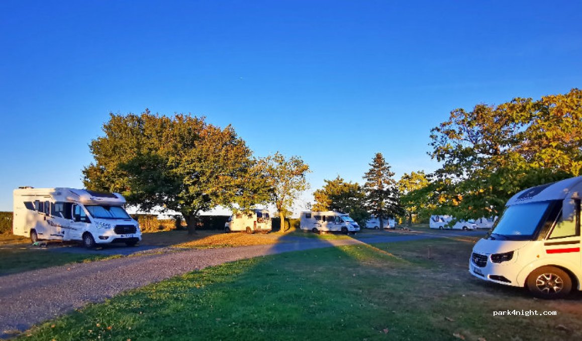 Aire de camping-car park de Néris-les-Bains (Allier) — foto 5