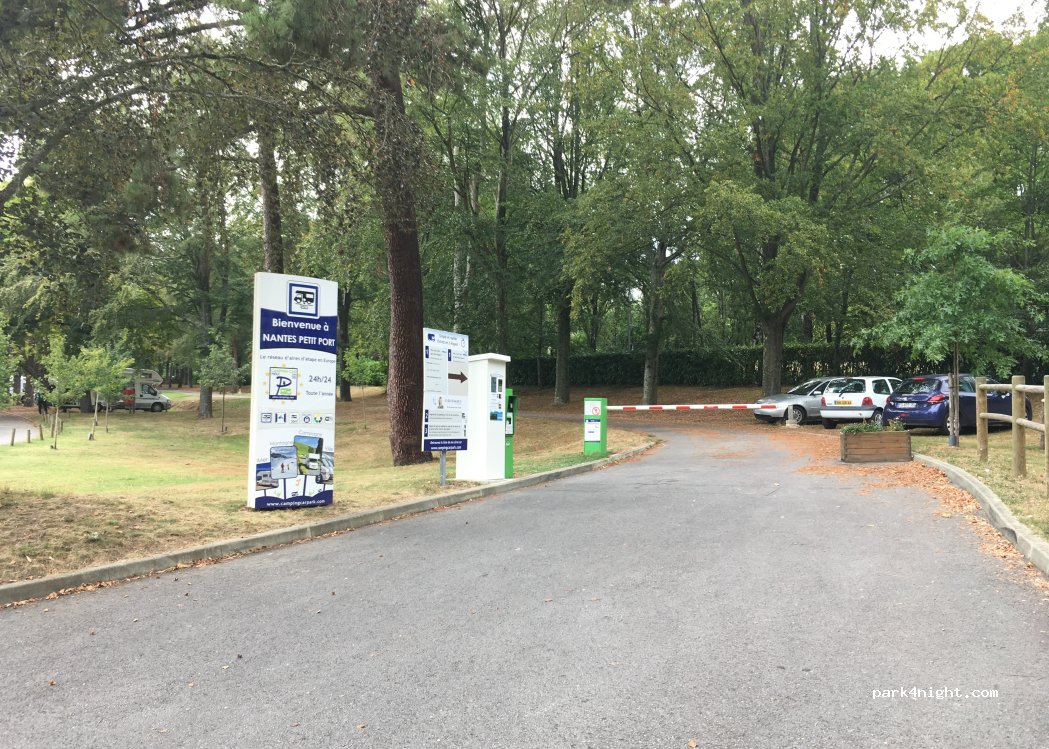 (44300) Nantes - 21 boulevard du petit port — foto 4