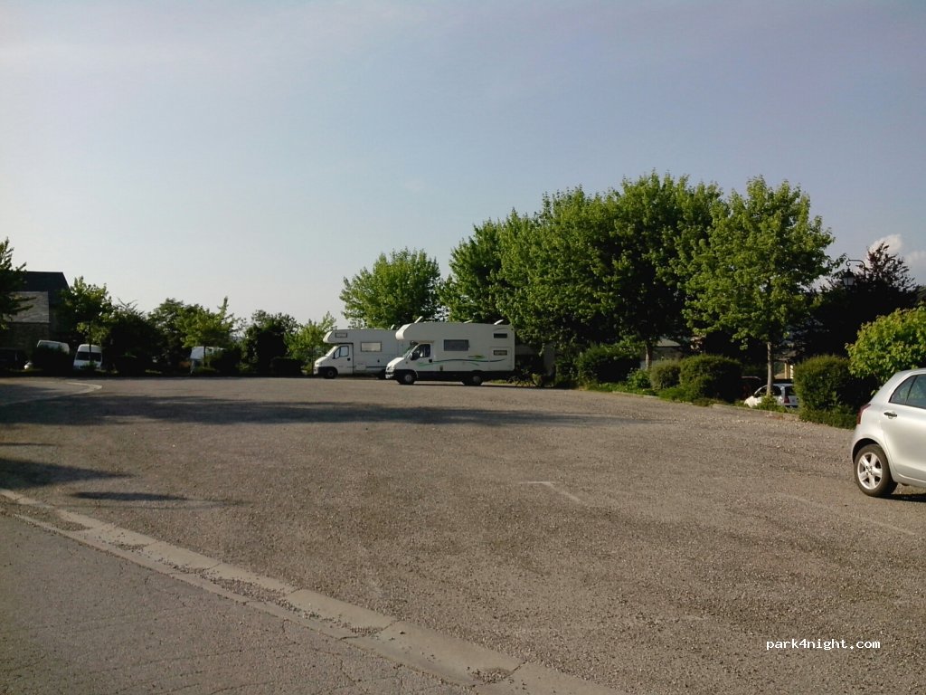 (12150) Sévérac-le-Château - Place du Foirail — foto