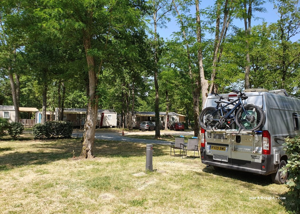Camping Tours Les Acacias — foto 2