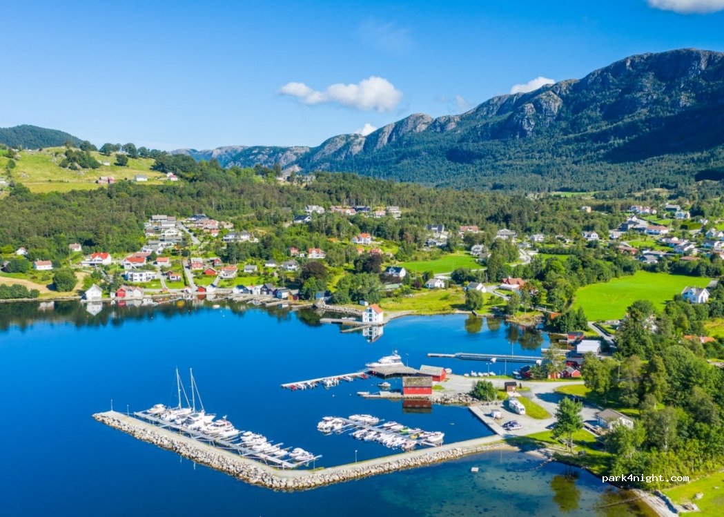 Vikebygd Båthavn — foto