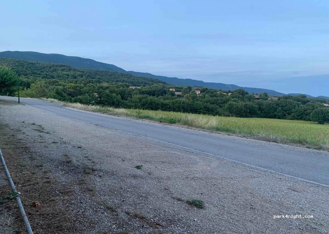 (84160) Cucuron - 5648F Ratavoux — foto