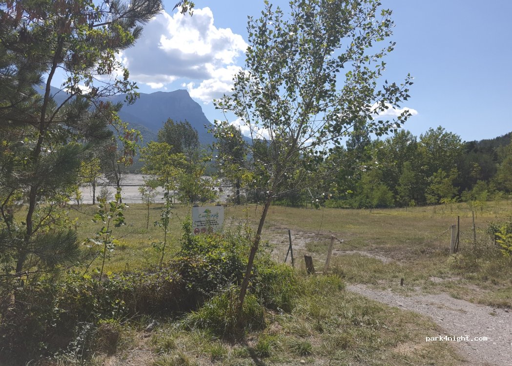 (05200) Puy-Sanières - Chadenas — foto