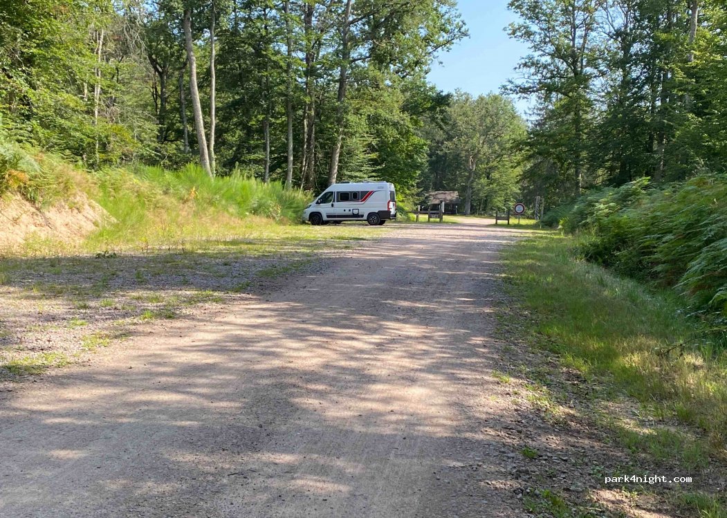 (03360) Isle-et-Bardais - Unnamed Road — foto 2