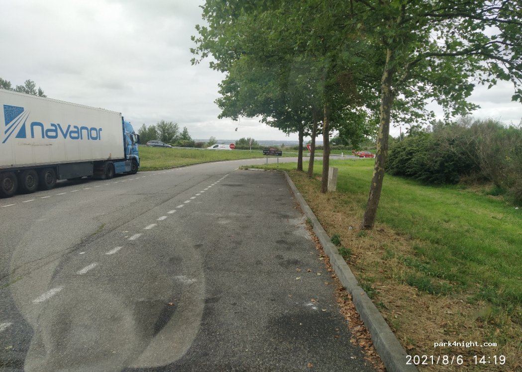 (32600) L'Isle-Jourdain - N124 — foto