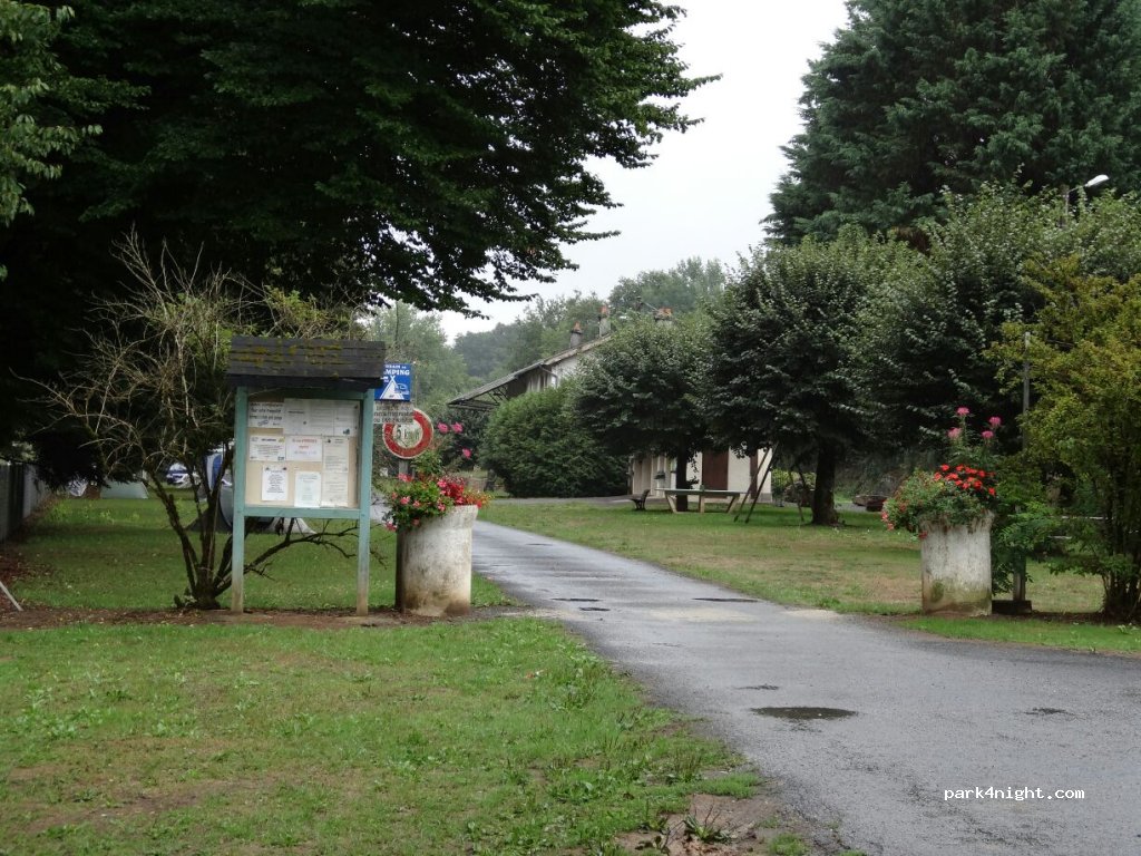 CAMPING MUNICIPAL — foto principale