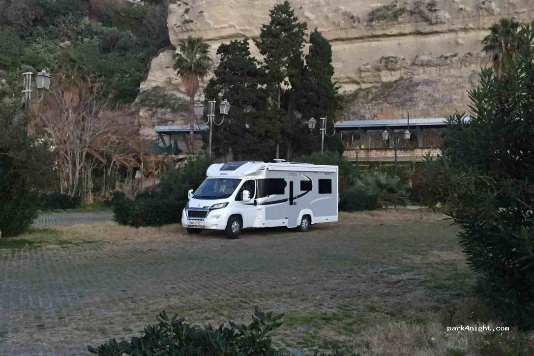 (89861) Tropea - Via Lungomare — foto