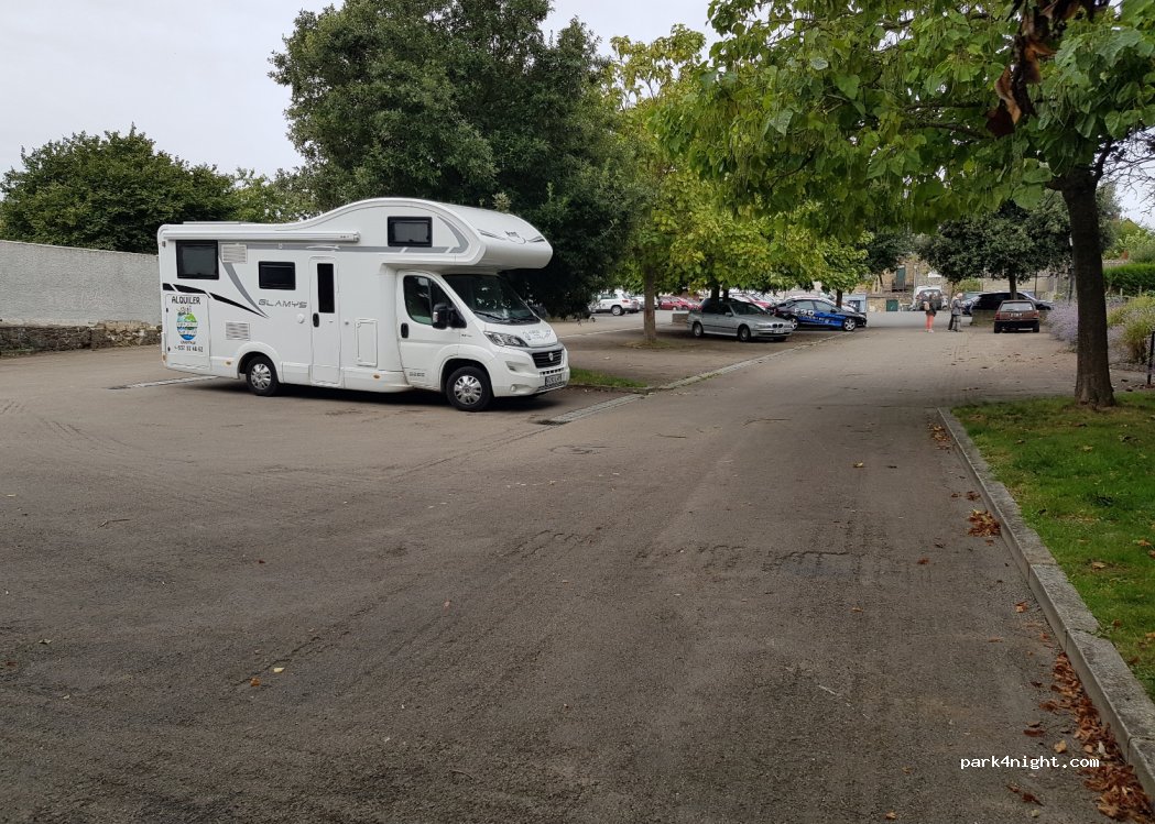 (35270) Combourg - 20 Rue des Champs — foto