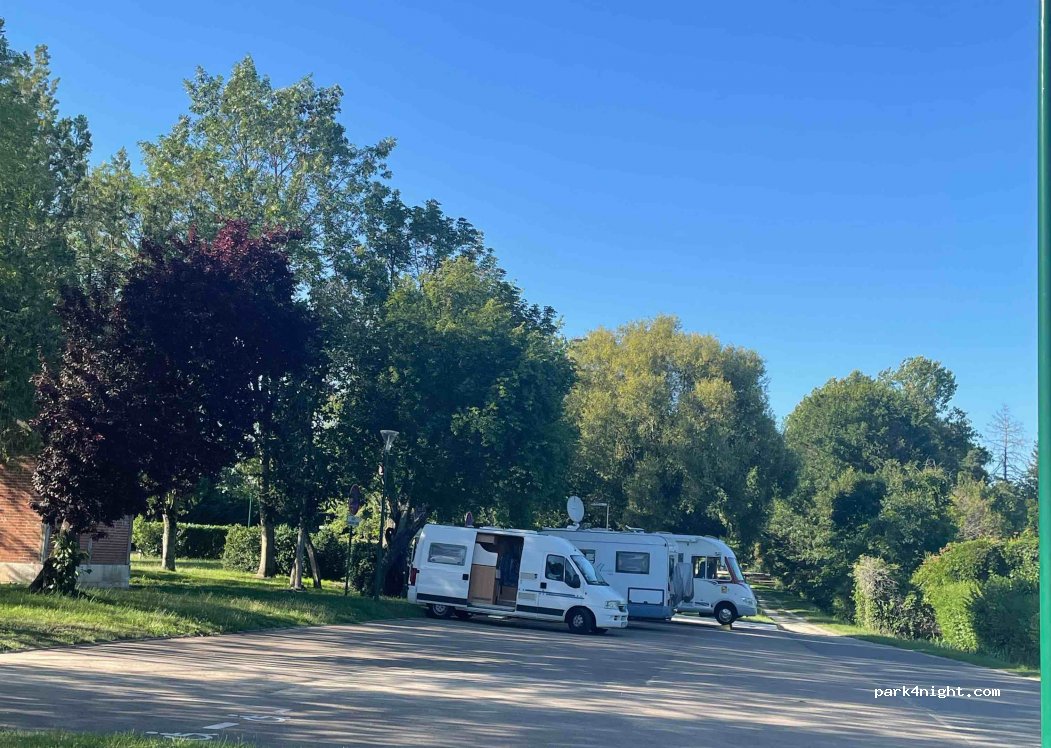 Aire de camping-cars Lorris — foto 4