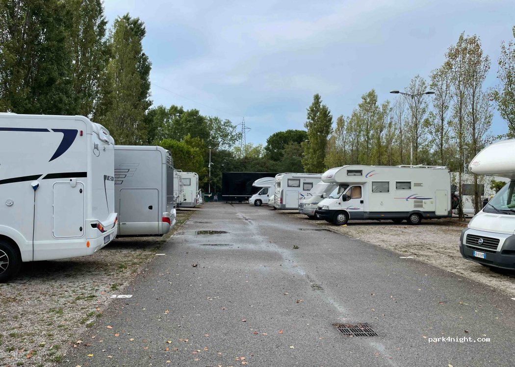 Eurolandia Area Camper attrezzata — foto 2