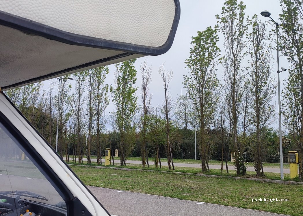 Eurolandia Area Camper attrezzata — foto 4