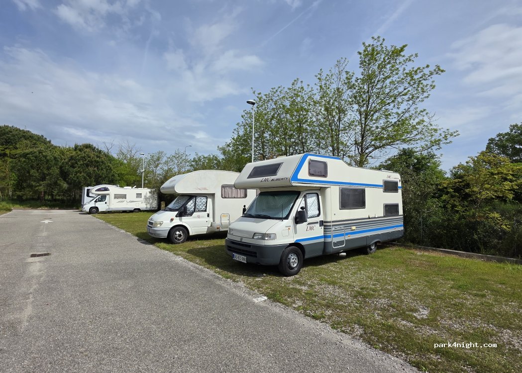 Eurolandia Area Camper attrezzata — foto 5