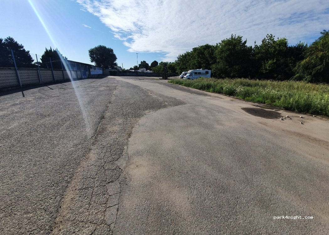 (691 81) Březí - Nádražní — foto