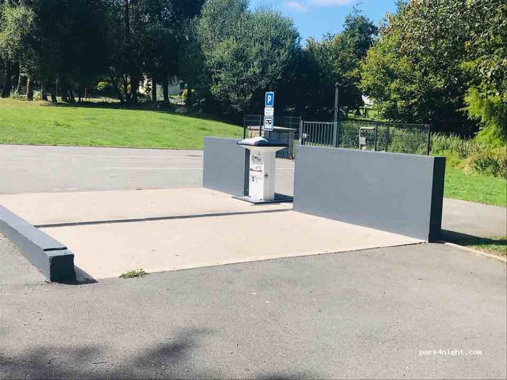 (56930) Pluméliau-Bieuzy - Rue des Combats de Kervernen — foto 2