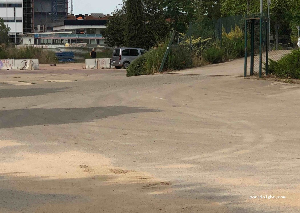 (17005) Girona - 21 Carrer de George Stephenson — foto