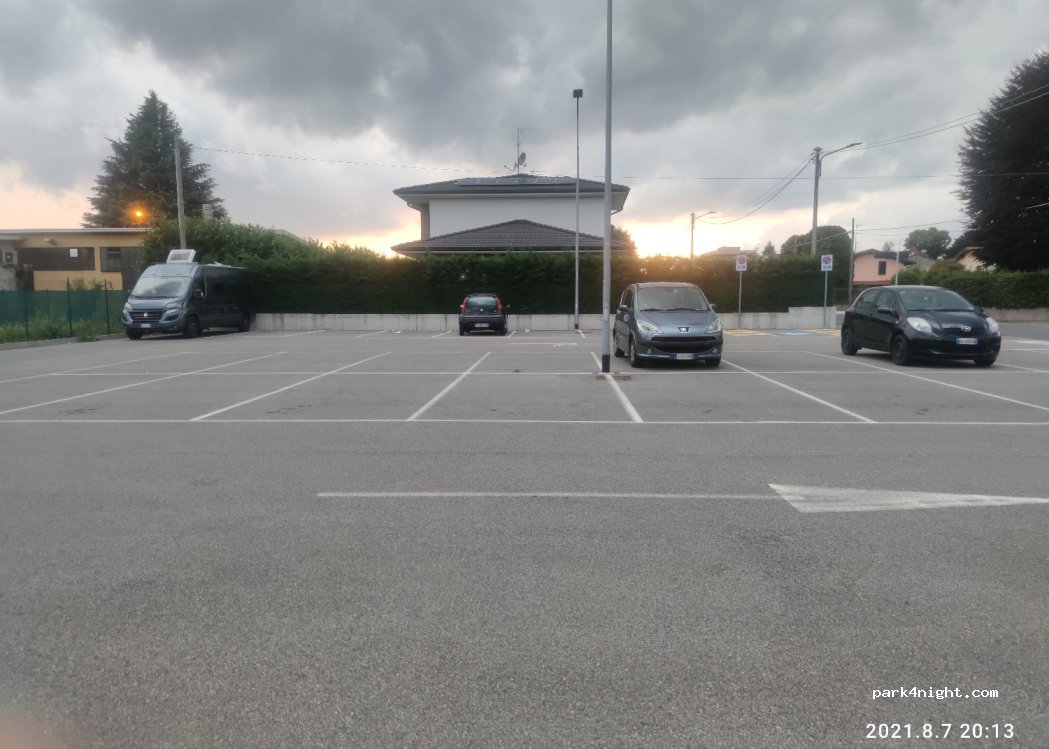 (22071) Cadorago - 54 Via Cesare Cantù — foto