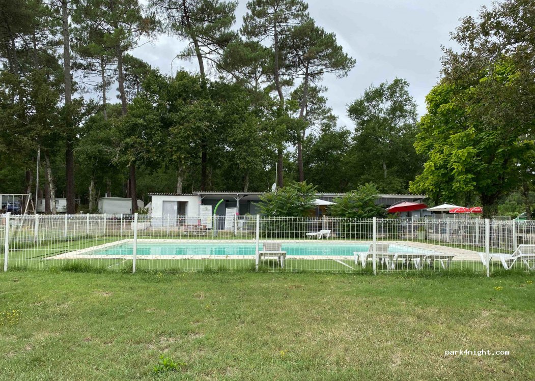 Camping municipal Villandraut — foto
