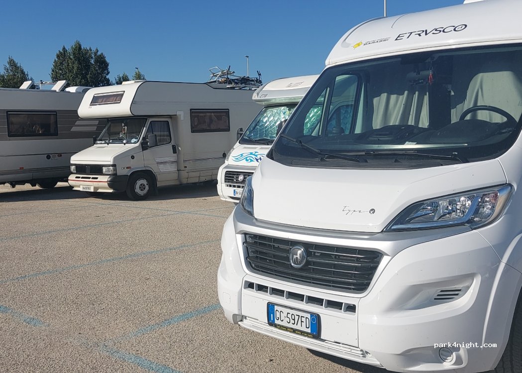 (76016) Margherita di Savoia - Via San Ruggero Vescovo — foto 3