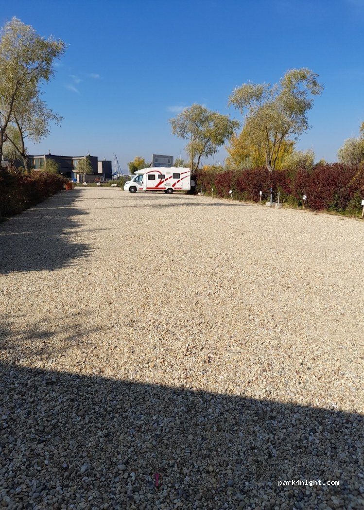 Wohnmobilstellplatz Neusiedl — foto