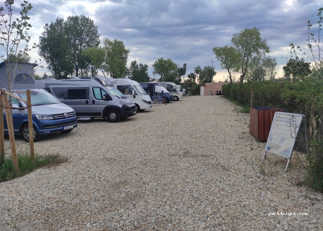 Wohnmobilstellplatz Neusiedl — foto 3