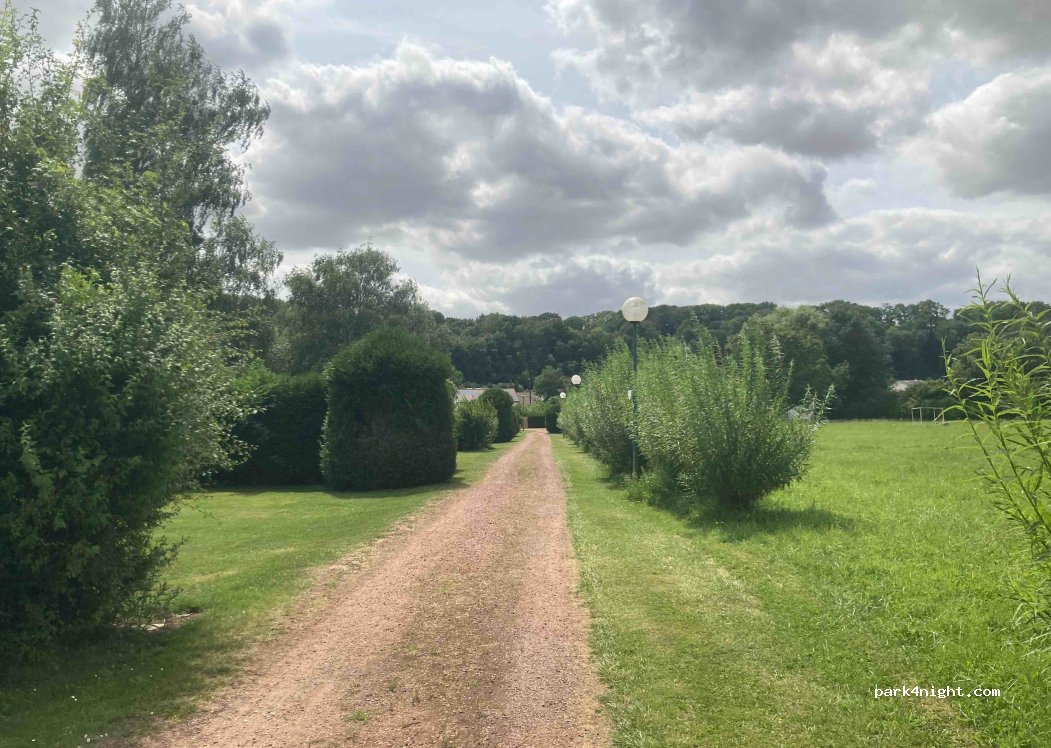 Camping de la Vallée de l'Oise*** Aire de Camping Car — foto 2