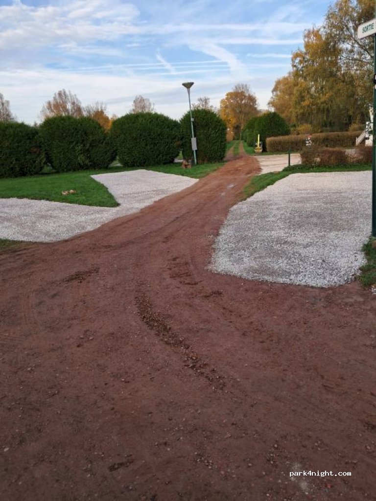 Camping de la Vallée de l'Oise*** Aire de Camping Car — foto 5