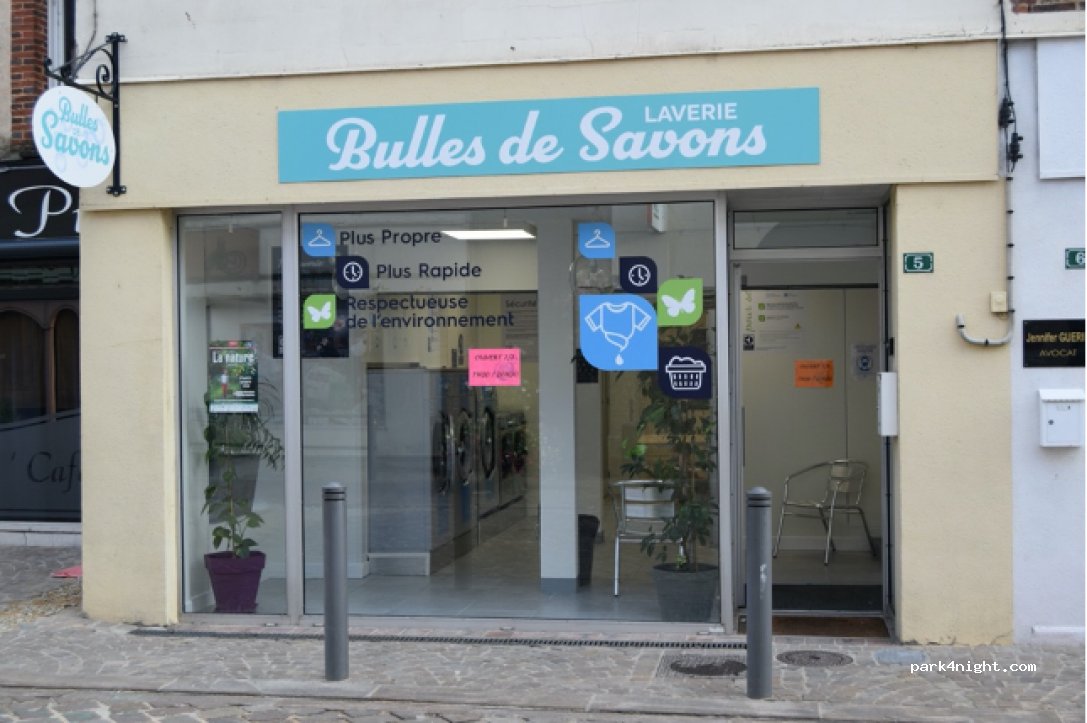 (27250) Rugles - 5 Place des Halles — foto