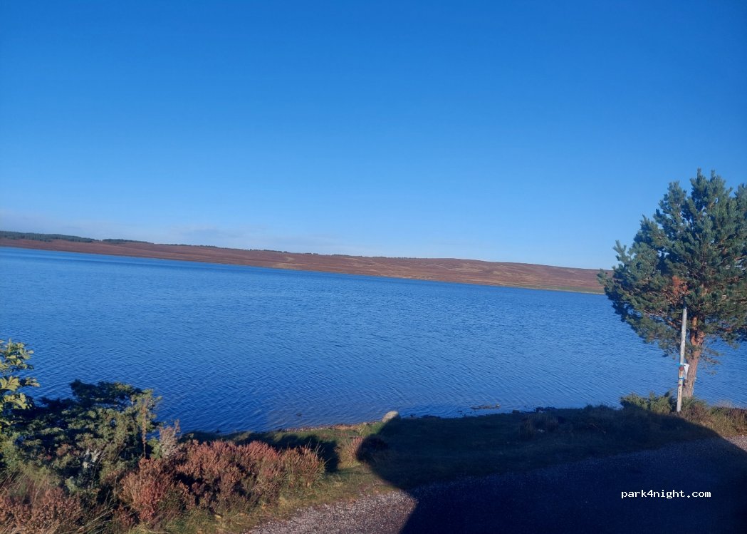 (PH26 3PY) Lochindorb - Unnamed Road — foto 2