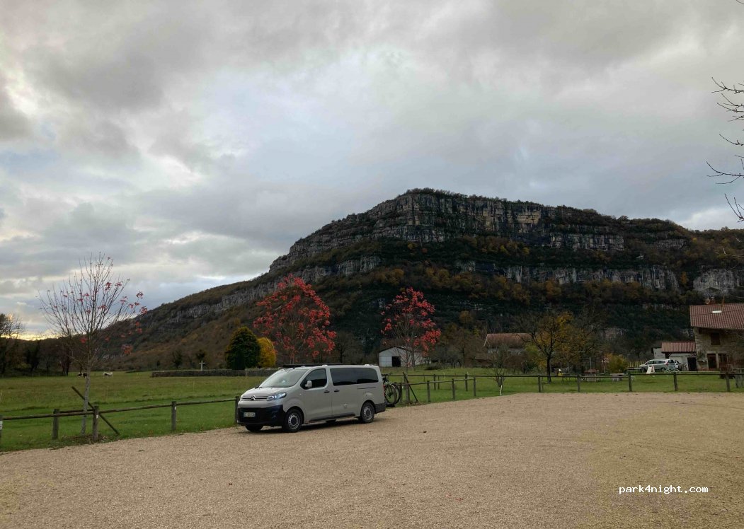 (01450) Bolozon - 2 Place du Cadran Solaire — foto