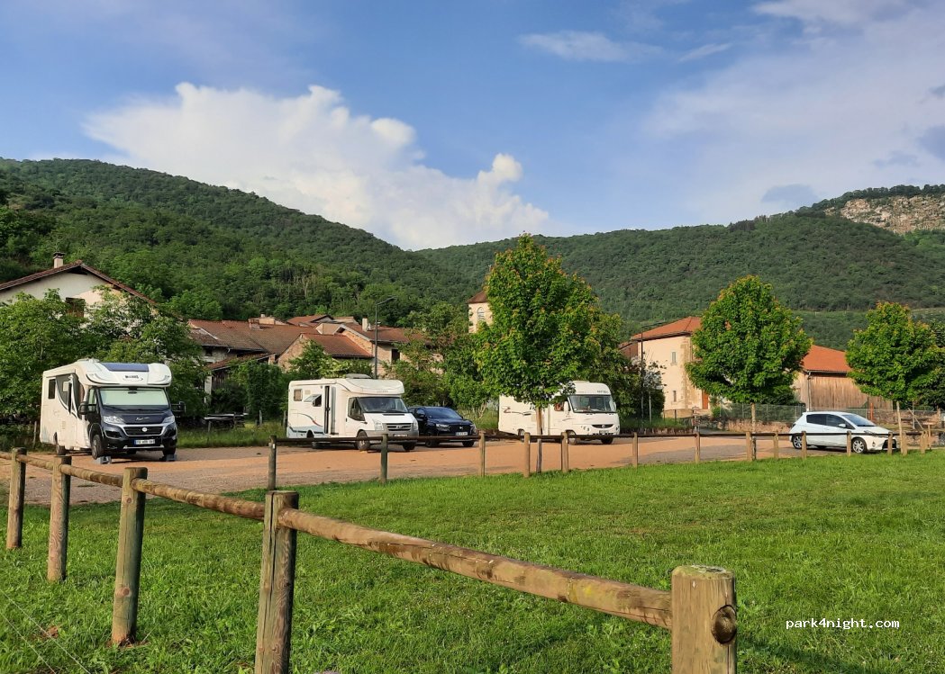 (01450) Bolozon - 2 Place du Cadran Solaire — foto 2