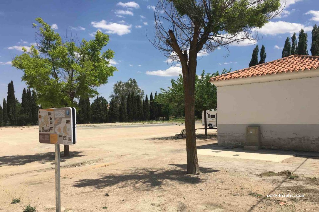 (02160) Lezuza - 4 Plaza las Bochas — foto 2
