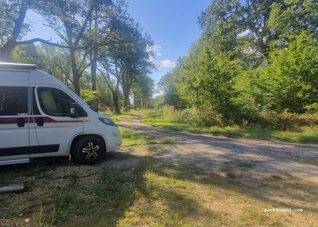 (58240) Saint-Pierre-le-Moûtier - Unnamed Road — foto 3