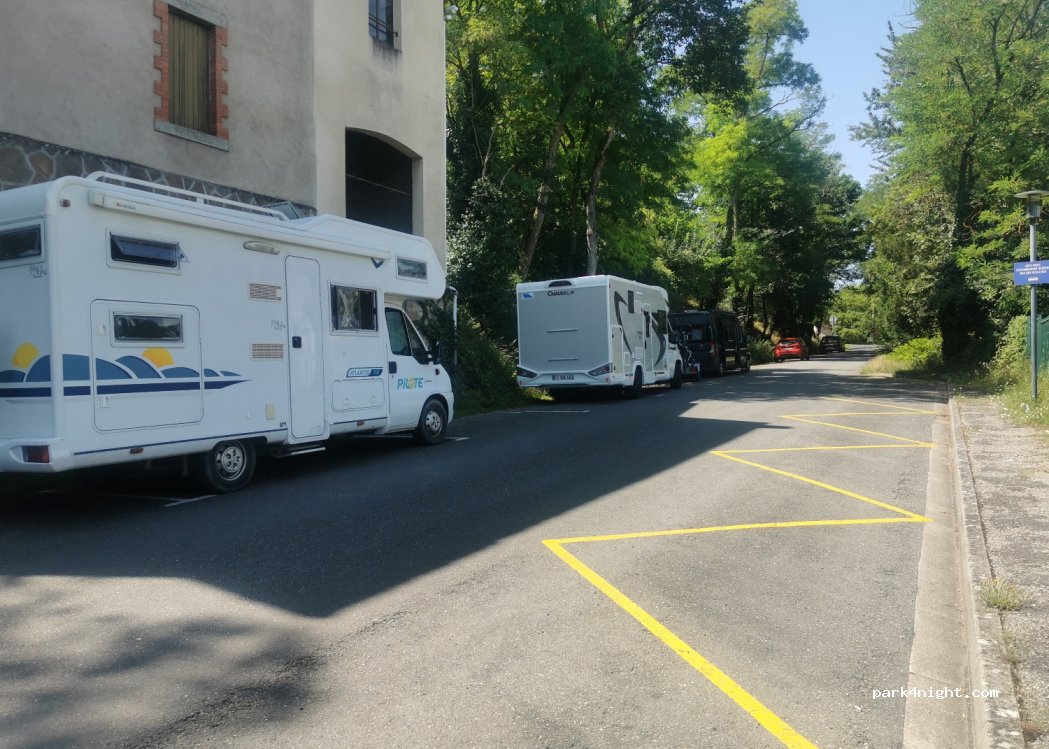 (81170) Cordes-sur-Ciel - rue des Agudes , — foto