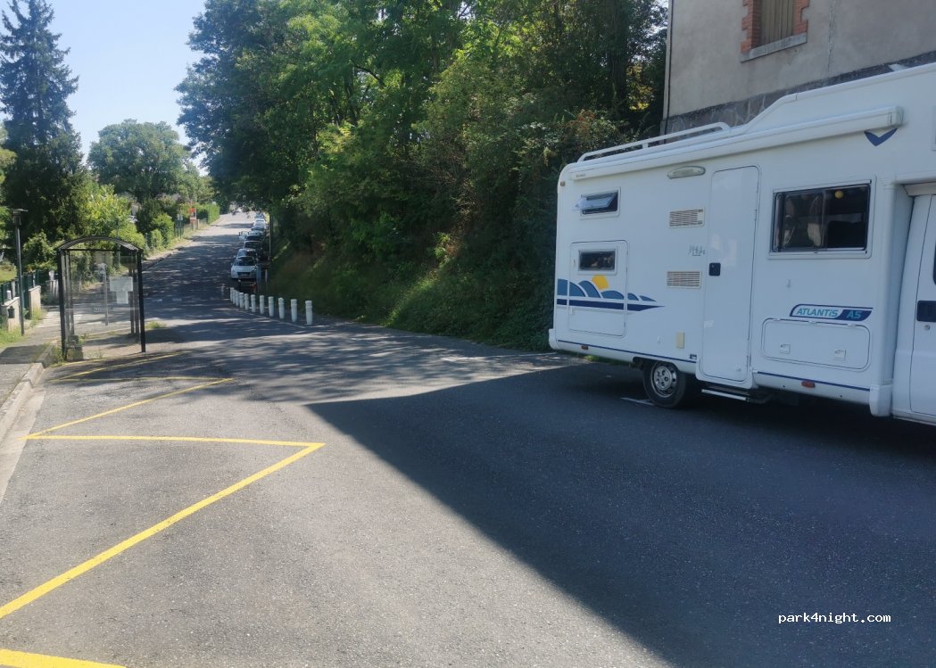 (81170) Cordes-sur-Ciel - rue des Agudes , — foto 2