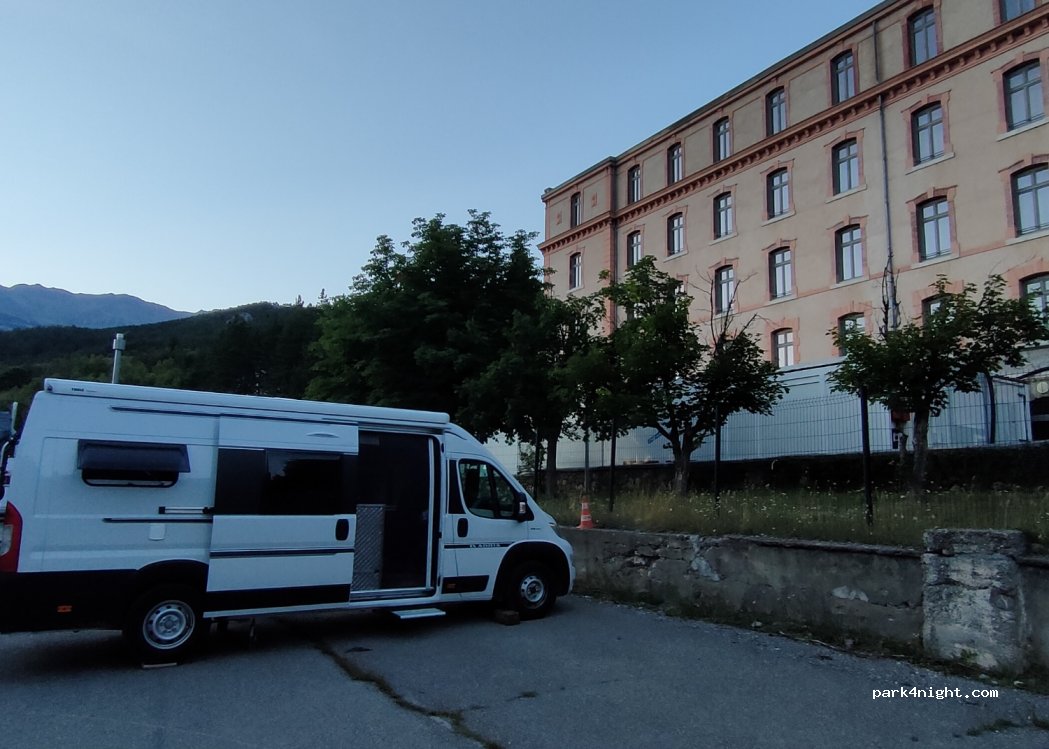 (04400) Barcelonnette - 1 Avenue du Lt Colonel Pelardy — foto