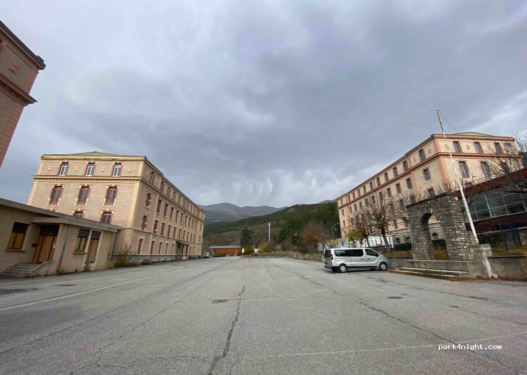 (04400) Barcelonnette - 1 Avenue du Lt Colonel Pelardy — foto 2