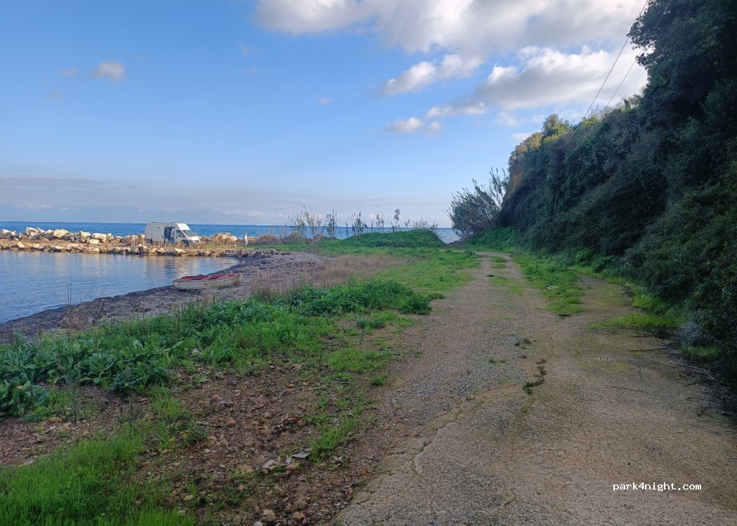(240 04) Nea Koroni - Unnamed Road — foto
