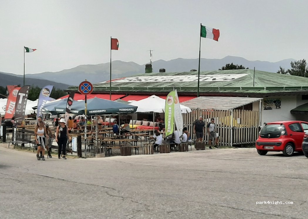 (64047) Prati di Tivo - 22 Piazzale Amorocchi — foto