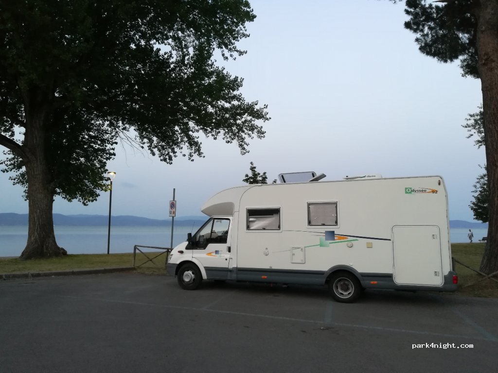 (06061) Castiglione del Lago - Via Lungolago — foto